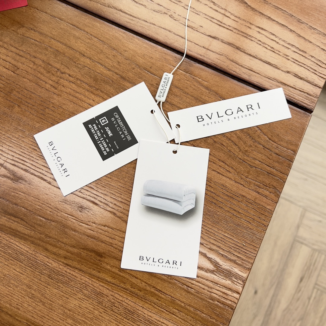 Includes product booklet, Bvlgari holiday greeting card, and - Comprehensive