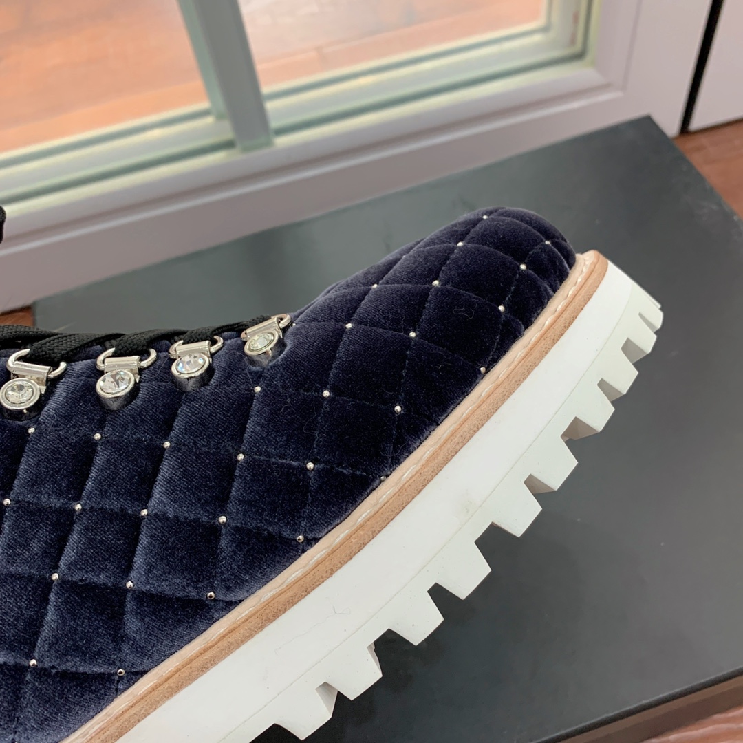 【LeSilla】领口狐狸毛款。代购级。莱斯娜意大利知名品牌。他的设计灵感源自于使一个女人的形象真实而充