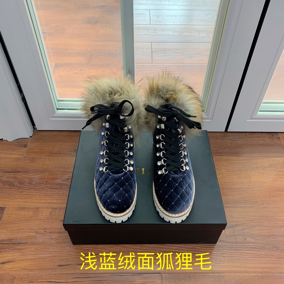 【LeSilla】领口狐狸毛款。代购级。莱斯娜意大利知名品牌。他的设计灵感源自于使一个女人的形象真实而充