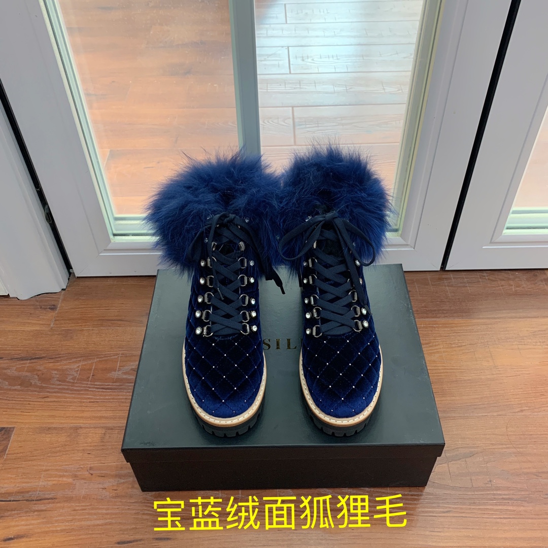 【LeSilla】领口狐狸毛款。代购级。莱斯娜意大利知名品牌。他的设计灵感源自于使一个女人的形象真实而充