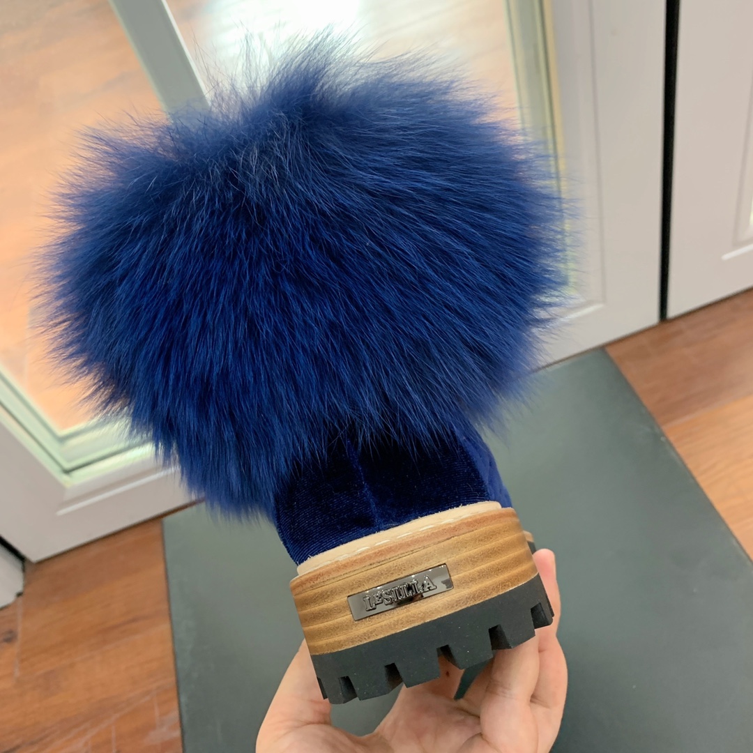 【LeSilla】领口狐狸毛款。代购级。莱斯娜意大利知名品牌。他的设计灵感源自于使一个女人的形象真实而充