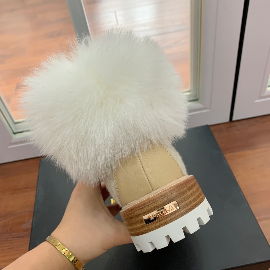 【LeSilla】领口狐狸毛款。代购级。莱斯娜意大利知名品牌。他的设计灵感源自于使一个女人的形象真实而充