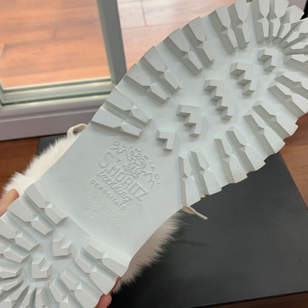 【LeSilla】领口狐狸毛款。代购级。莱斯娜意大利知名品牌。他的设计灵感源自于使一个女人的形象真实而充