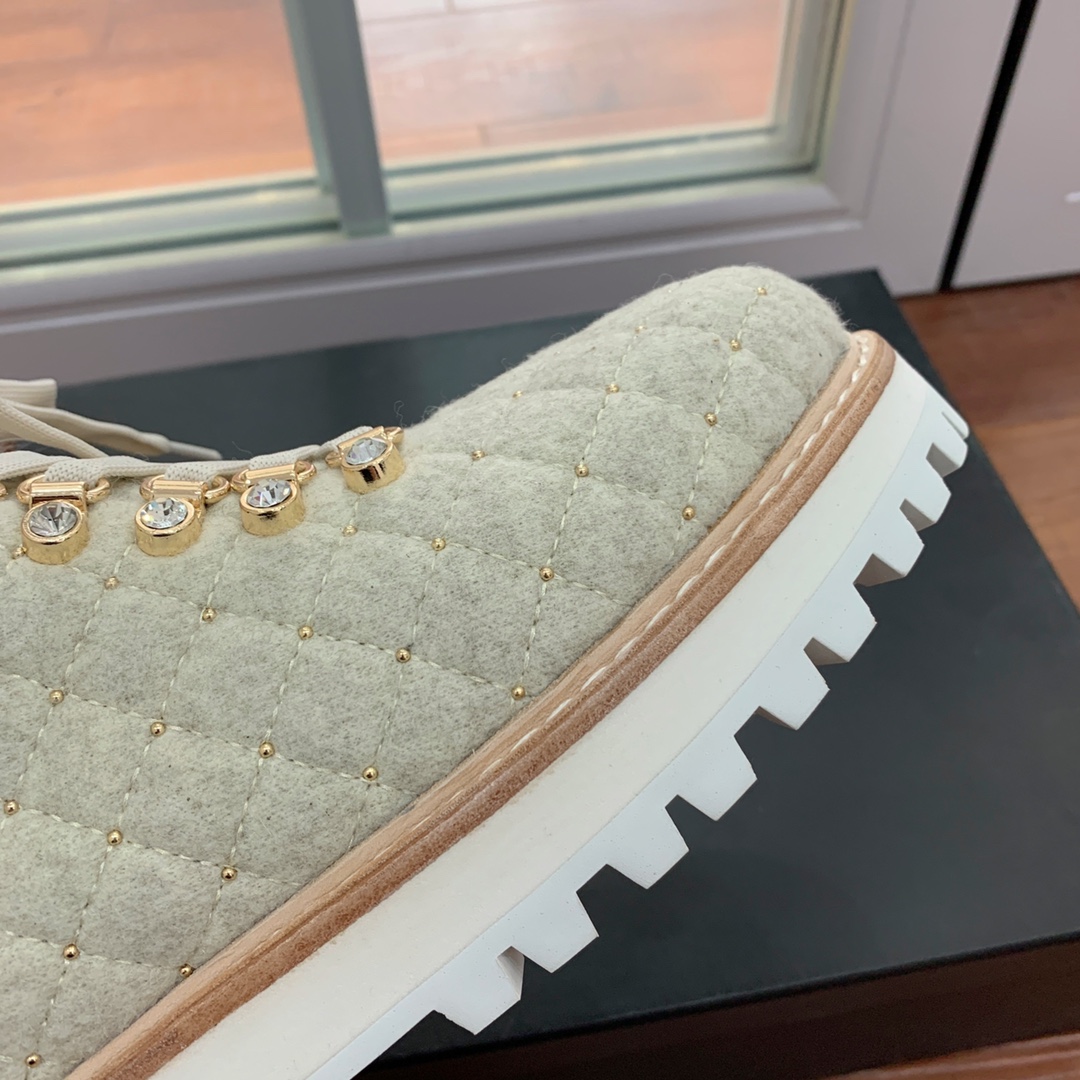 【LeSilla】领口狐狸毛款。代购级。莱斯娜意大利知名品牌。他的设计灵感源自于使一个女人的形象真实而充