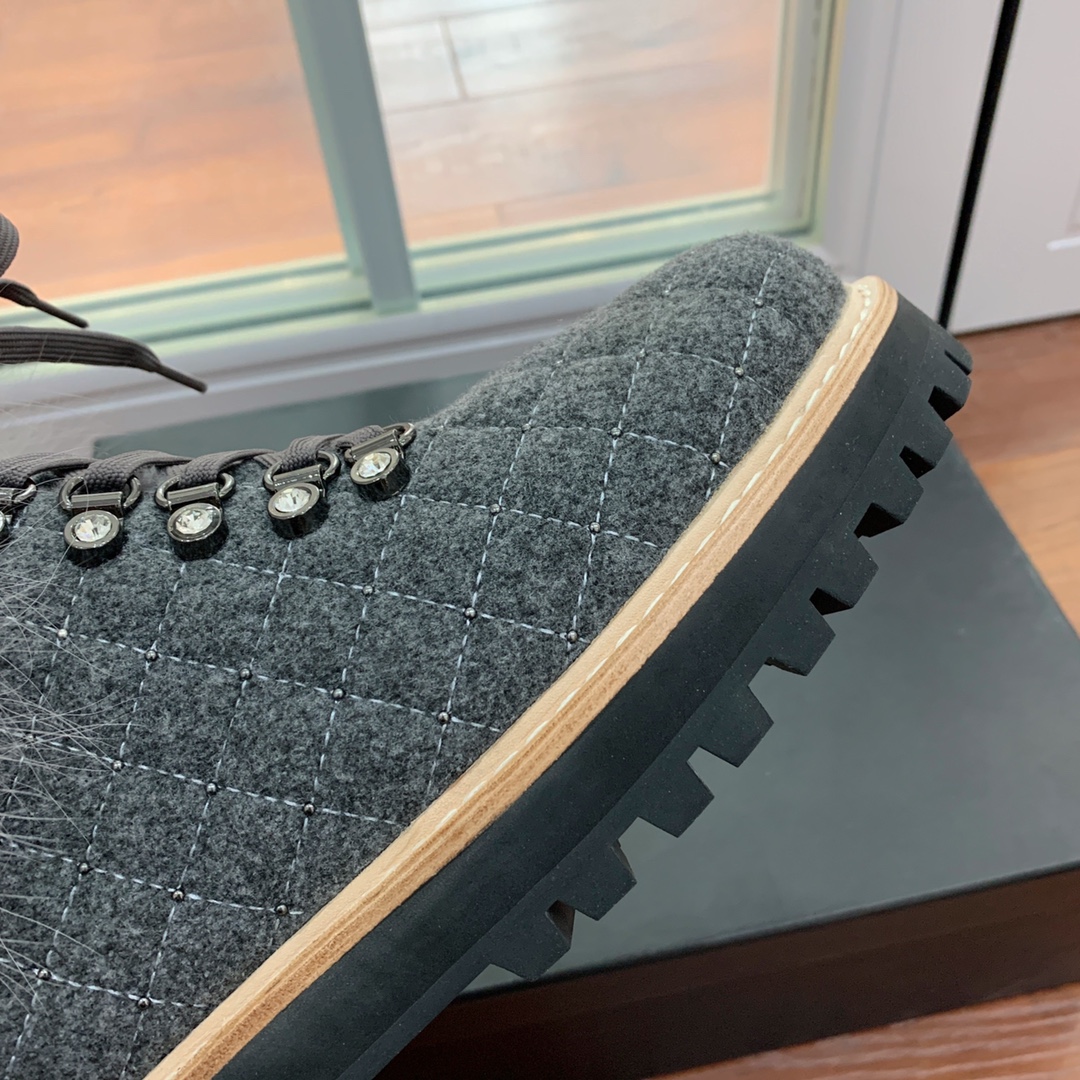 【LeSilla】领口狐狸毛款。代购级。莱斯娜意大利知名品牌。他的设计灵感源自于使一个女人的形象真实而充