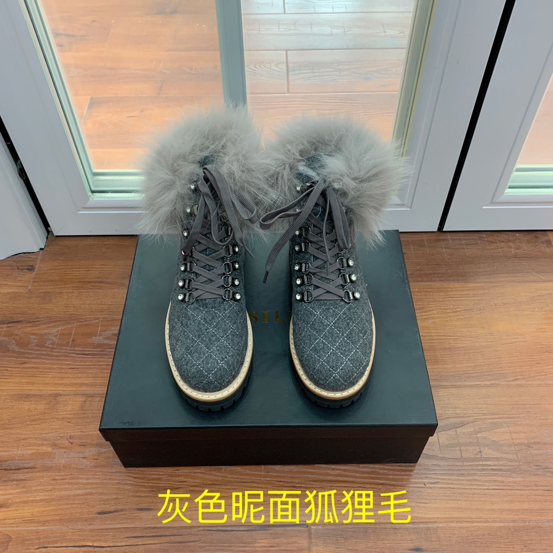 【LeSilla】领口狐狸毛款。代购级。莱斯娜意大利知名品牌。他的设计灵感源自于使一个女人的形象真实而充