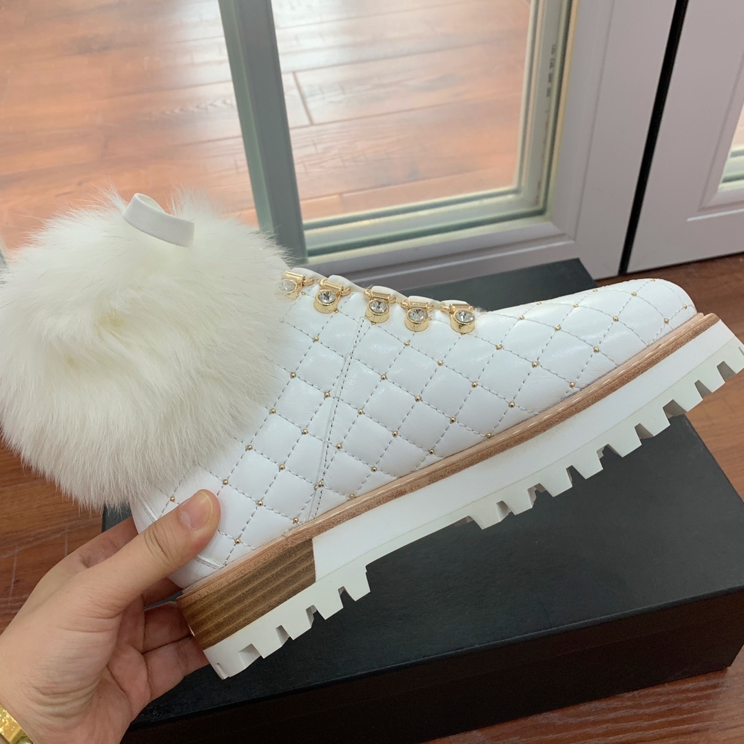 【LeSilla】领口狐狸毛款。代购级。莱斯娜意大利知名品牌。他的设计灵感源自于使一个女人的形象真实而充