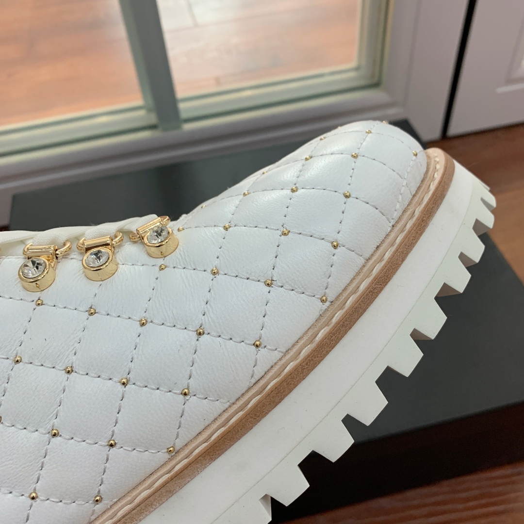 【LeSilla】领口狐狸毛款。代购级。莱斯娜意大利知名品牌。他的设计灵感源自于使一个女人的形象真实而充