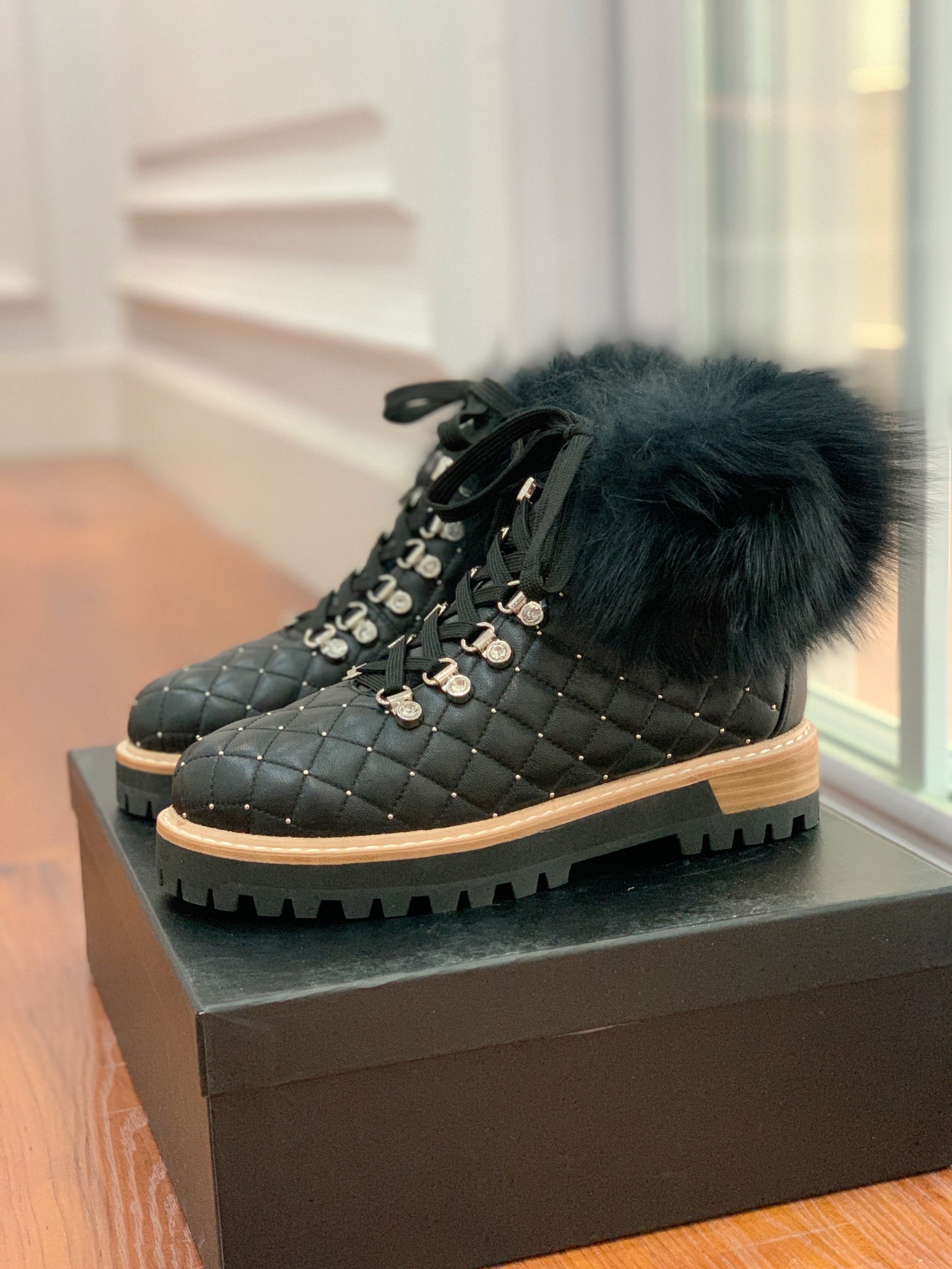 【LeSilla】领口狐狸毛款。代购级。莱斯娜意大利知名品牌。他的设计灵感源自于使一个女人的形象真实而充