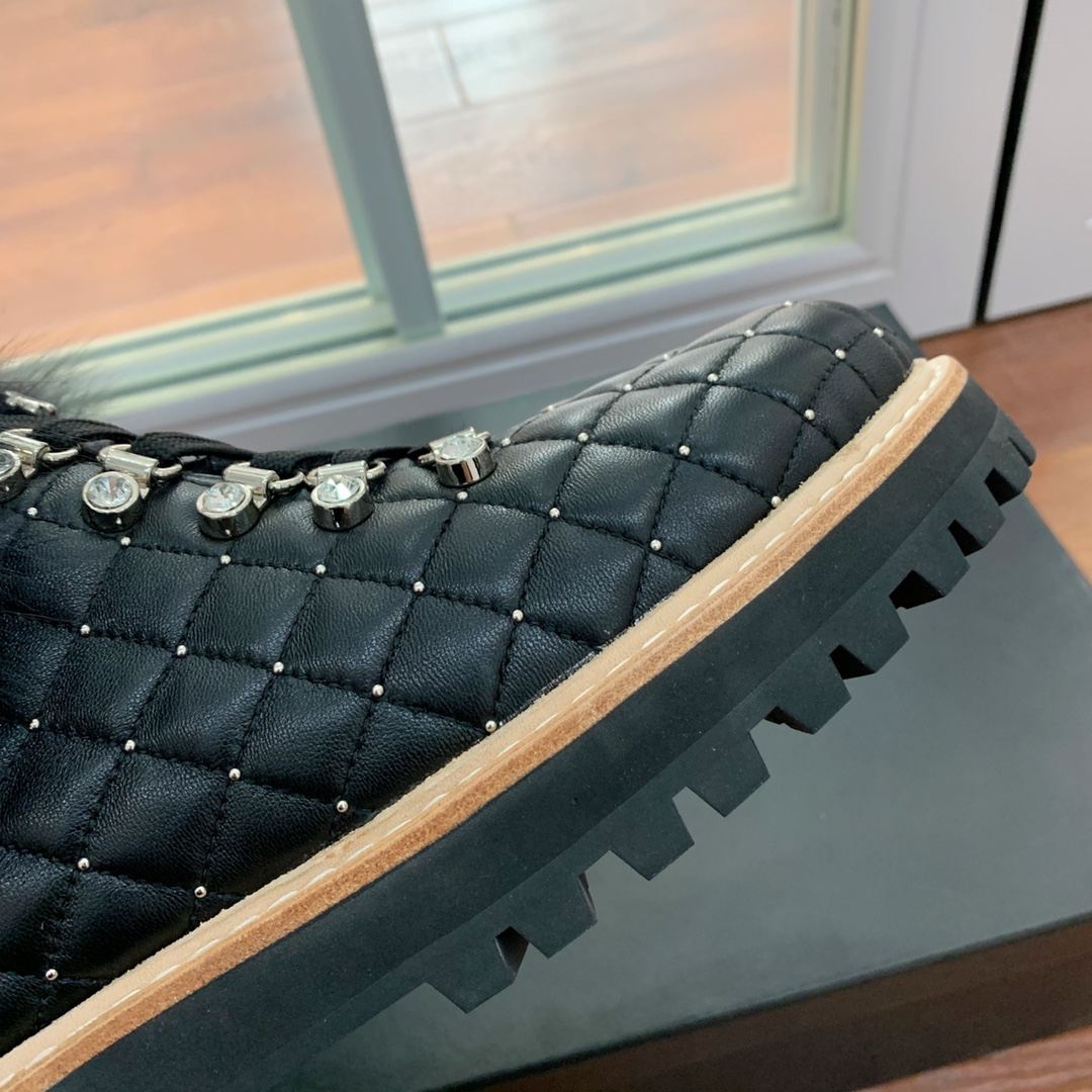 【LeSilla】领口狐狸毛款。代购级。莱斯娜意大利知名品牌。他的设计灵感源自于使一个女人的形象真实而充