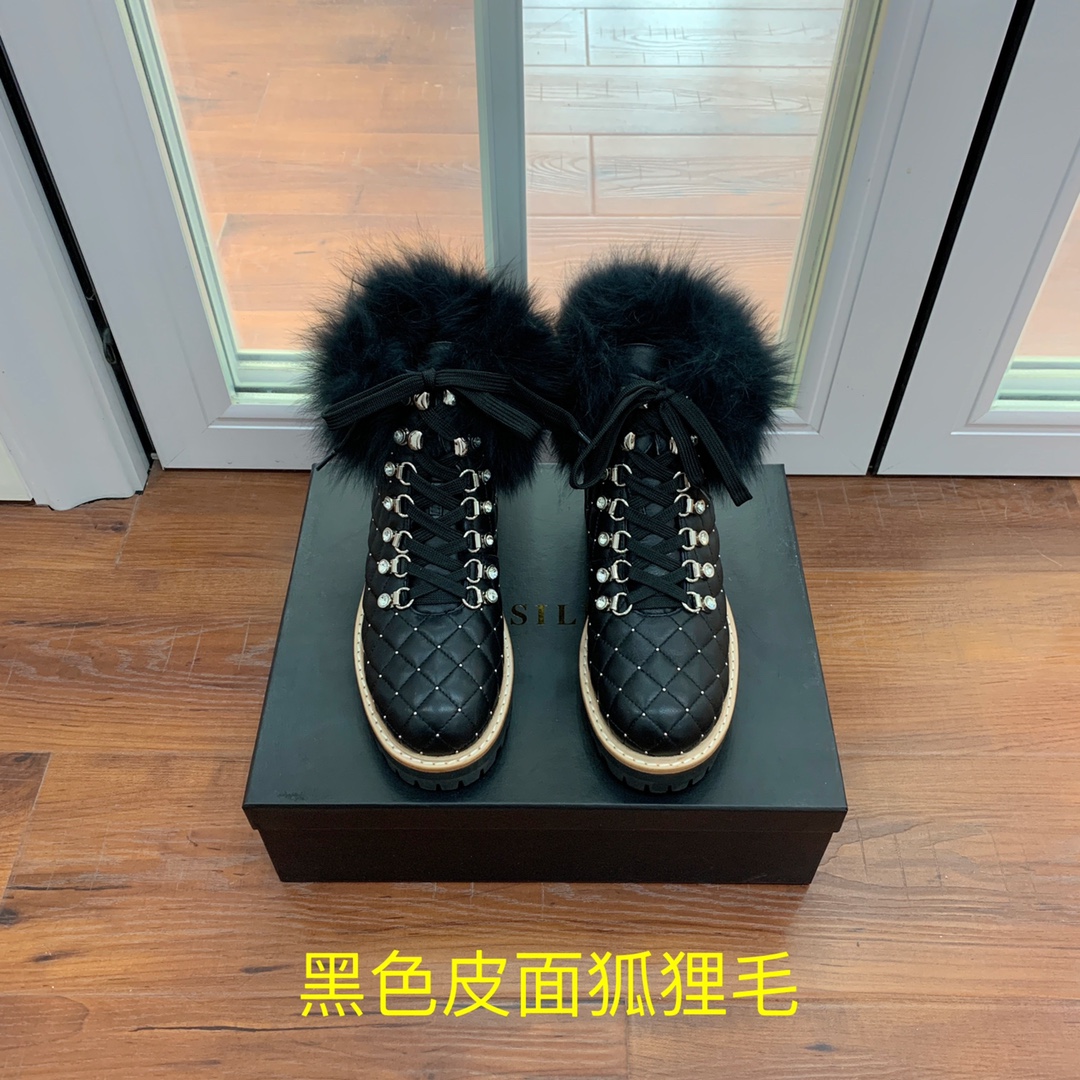 【LeSilla】领口狐狸毛款。代购级。莱斯娜意大利知名品牌。他的设计灵感源自于使一个女人的形象真实而充