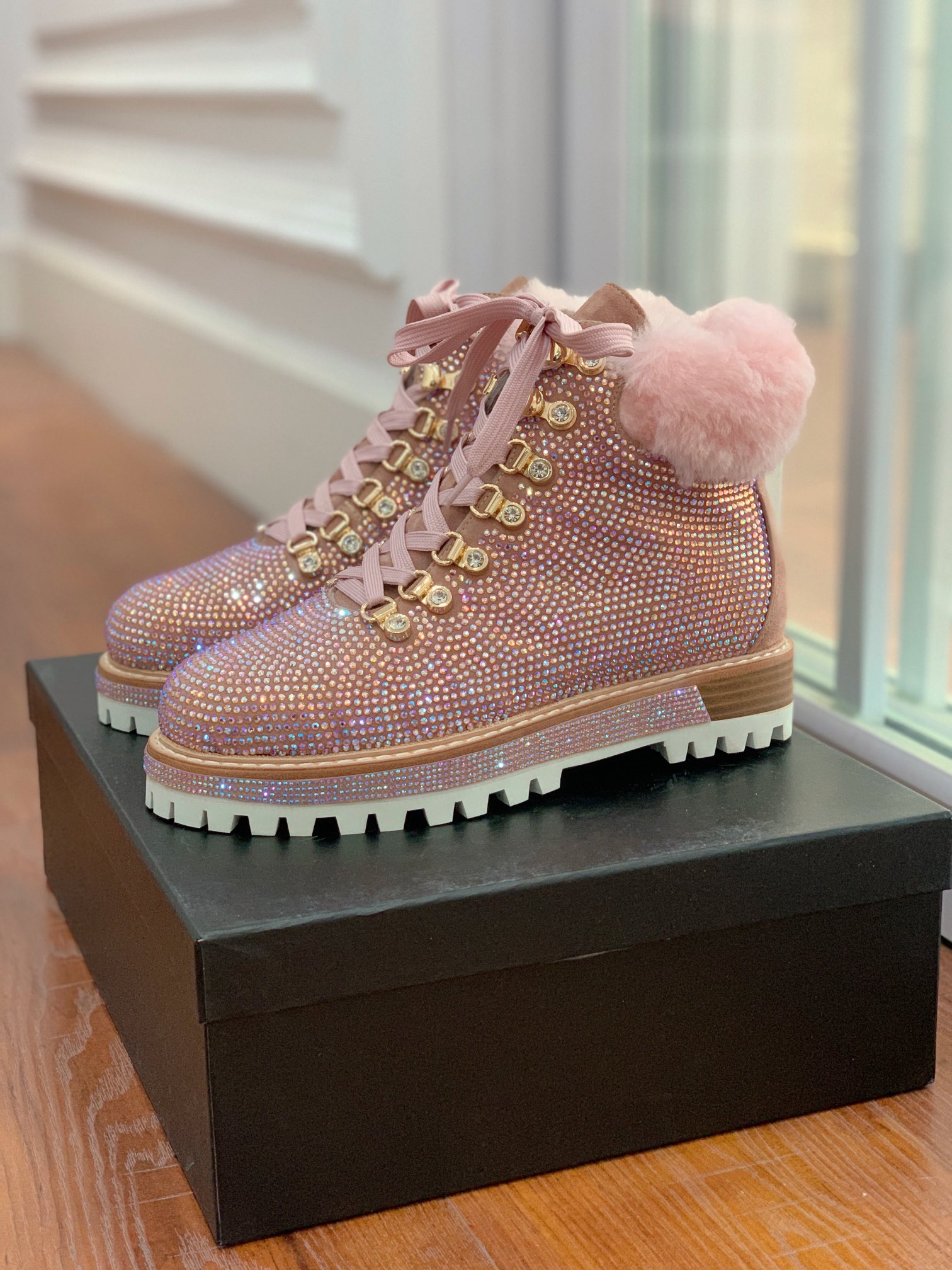 【LeSilla】满钻款。代购级。莱斯娜意大利知名品牌。他的设计灵感源自于使一个女人的形象真实而充满魅力