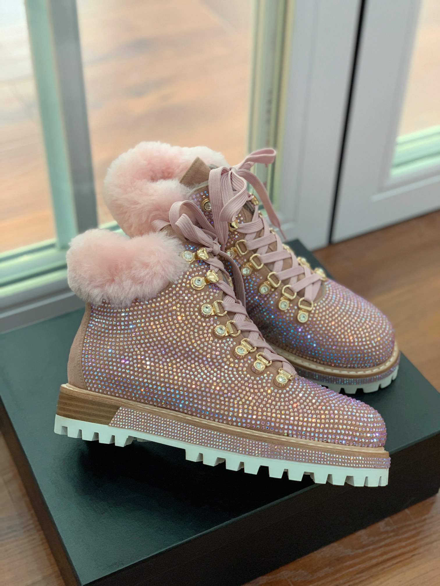 【LeSilla】满钻款。代购级。莱斯娜意大利知名品牌。他的设计灵感源自于使一个女人的形象真实而充满魅力