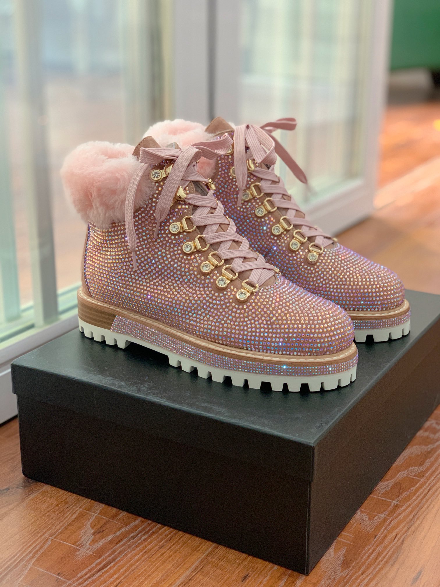 【LeSilla】满钻款。代购级。莱斯娜意大利知名品牌。他的设计灵感源自于使一个女人的形象真实而充满魅力