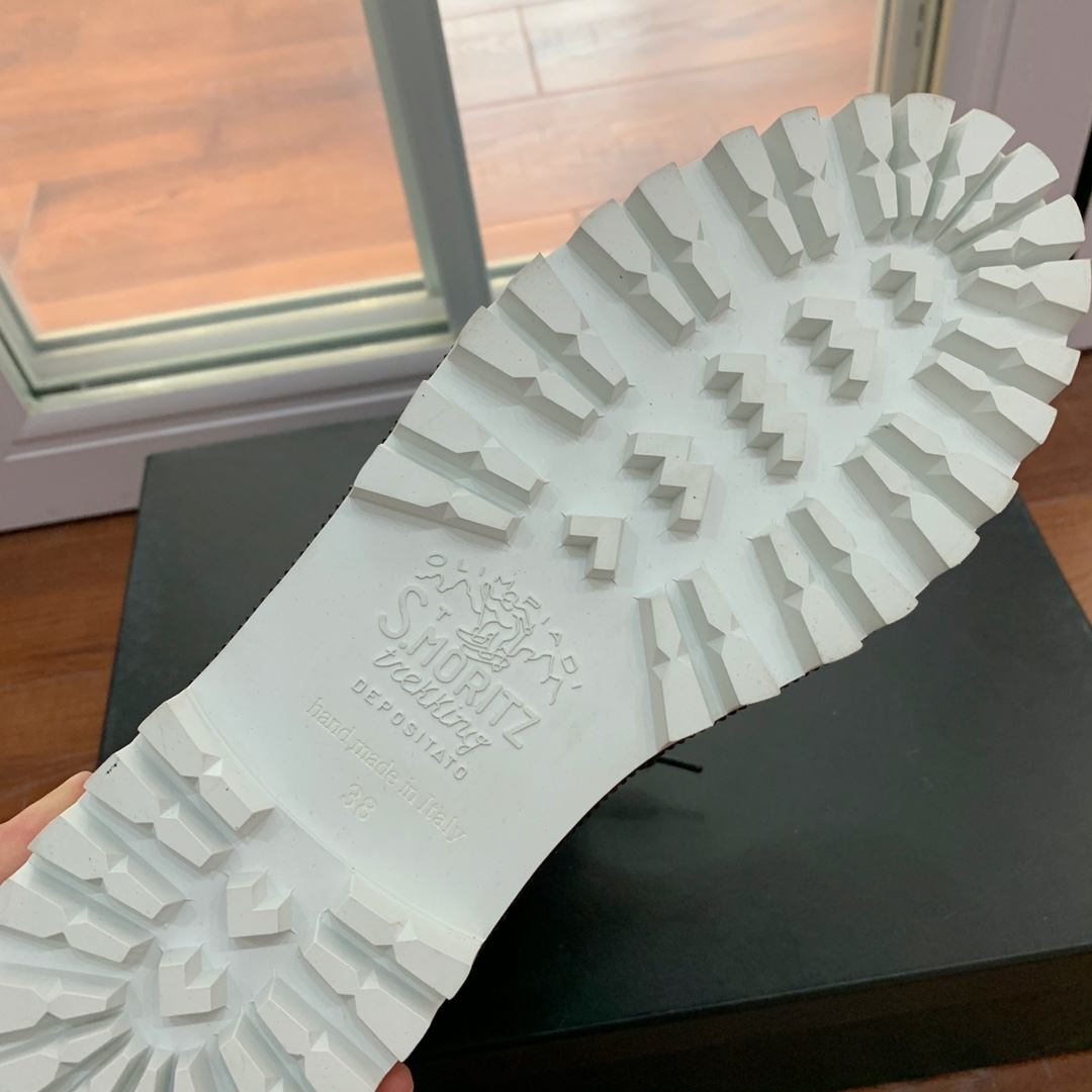 【LeSilla】满钻款。代购级。莱斯娜意大利知名品牌。他的设计灵感源自于使一个女人的形象真实而充满魅力