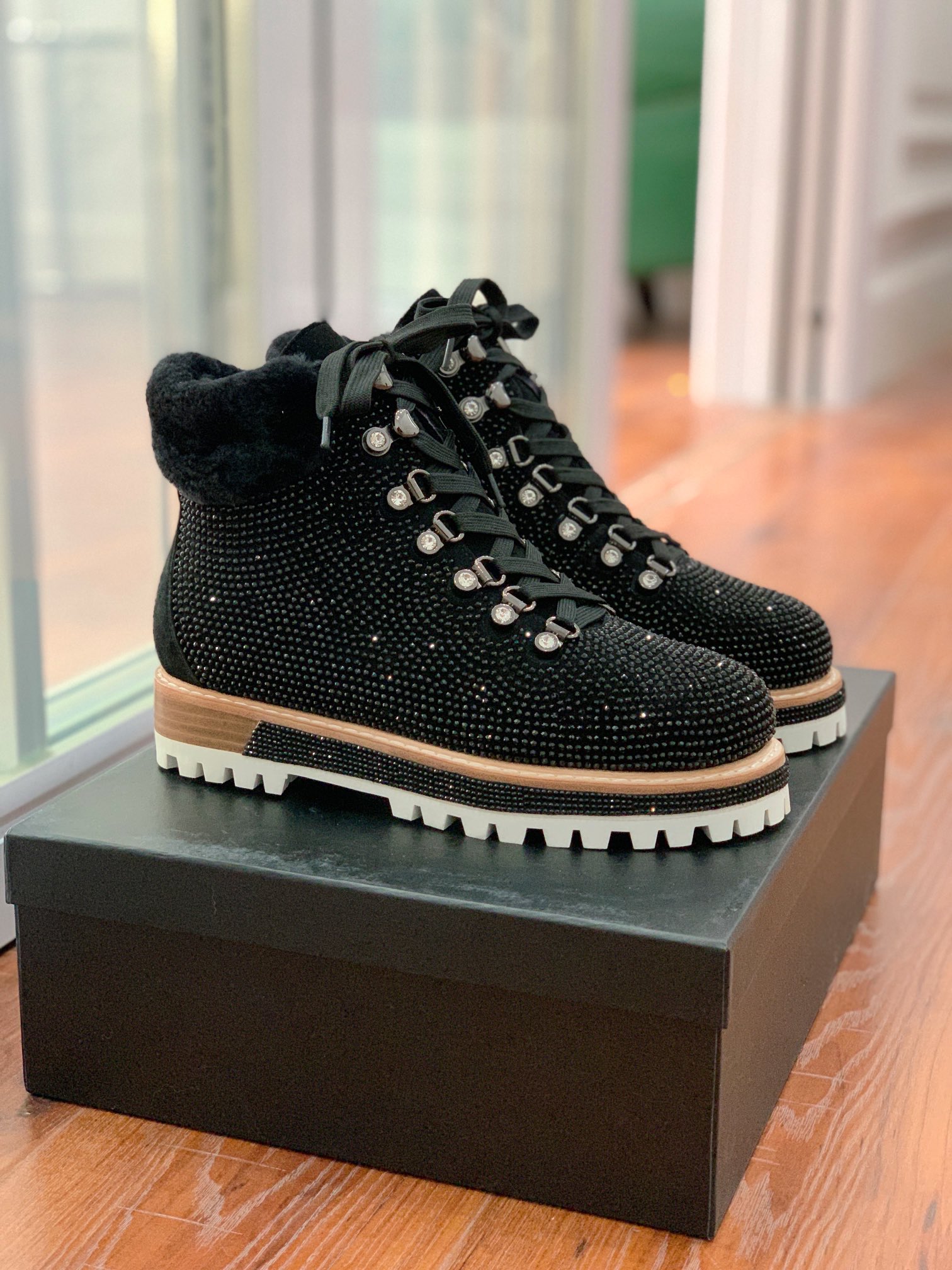 【LeSilla】满钻款。代购级。莱斯娜意大利知名品牌。他的设计灵感源自于使一个女人的形象真实而充满魅力