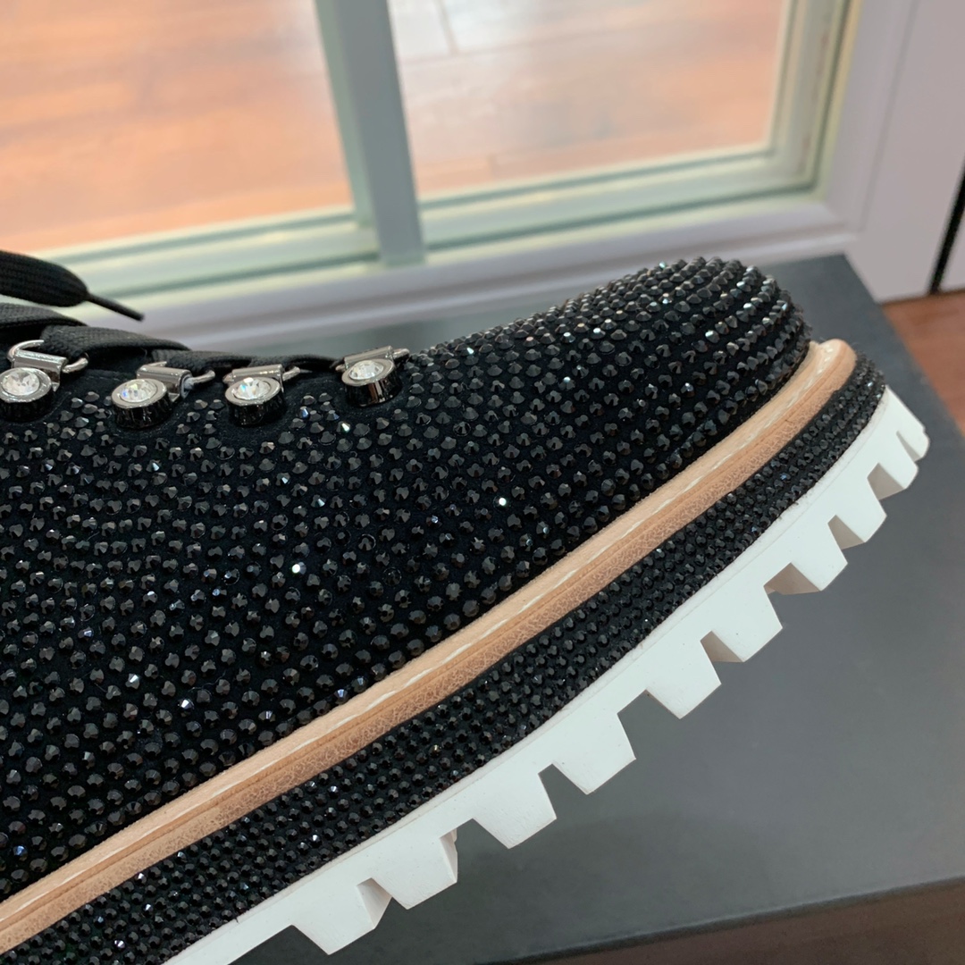 【LeSilla】满钻款。代购级。莱斯娜意大利知名品牌。他的设计灵感源自于使一个女人的形象真实而充满魅力