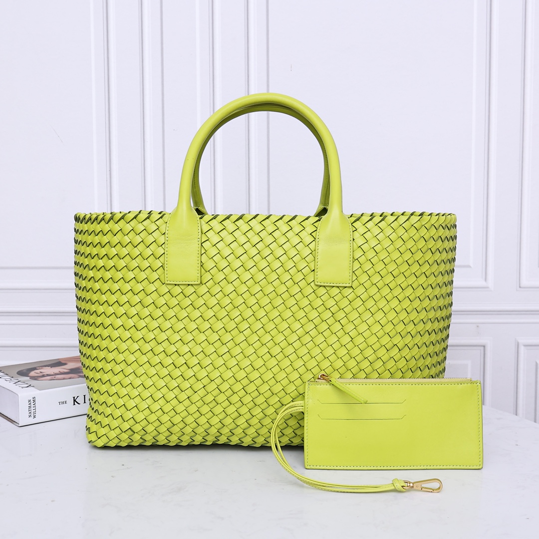 Leather woven shopping bag tote with small card holder