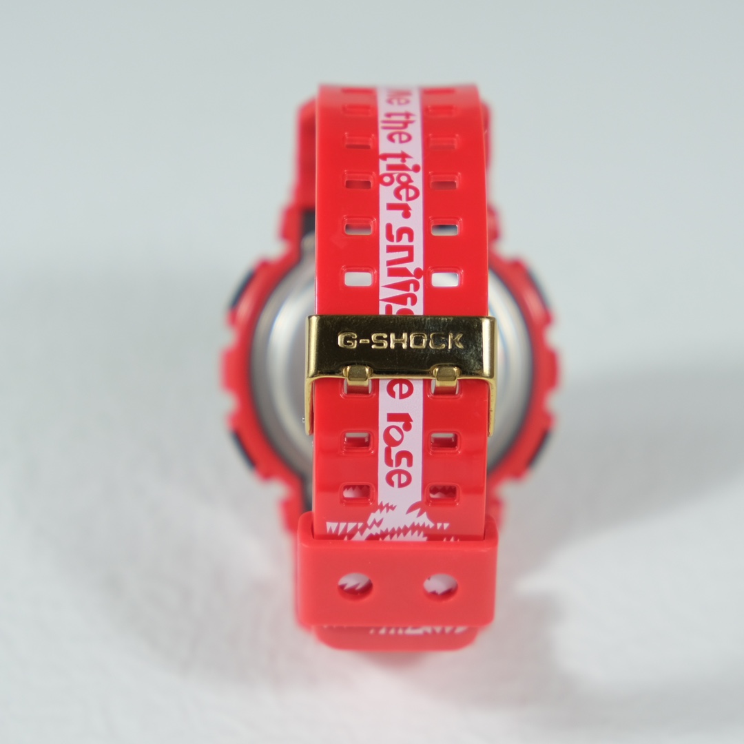 💰60 销量之王 转图必卖）❗️  超级爆款 平价好款 这些都是它的知名词❗️DW和卡西欧各有各的风格 特别适合追求潮流的年轻人首选！ ❗️合适男女 情侣 学生 潮男 潮妞们佩戴‼️大表盘 简洁大方的设计 手表抗震设计 能承受运动过程中的激烈动作带来的冲击世界时间模式12-24（48城市 ）适应个人习惯  想省银子的可以在款式中挑选一款 送给自己和心爱的人！当然有💰舍得花银子去专柜服务还是不错的！数量不多 喜欢速度 补单情况暂时稳定，八大金刚热销款，大号表盘直径约是51.2m，小号约43m，实物现拍，可力推暑假来临，爆款来袭!学生，情侣大爱，价格美丽!工厂一手货源！