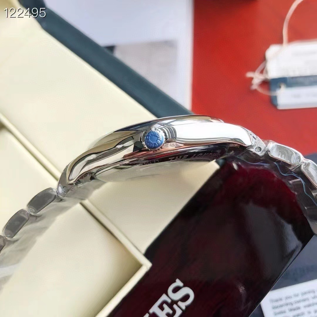 热销同款🔥【40mm双日历】⚡️⚡️瑞士品牌浪琴Longines凭借其优雅态度真我个性 简约大气的风格深受广大消费者追捧🌟一款增添腕间时尚魅力的腕表⌚⌚低调不失气场！品牌：浪情-LONGINES型号：名匠系列男士机械腕表机芯：搭载全新2813/🇯🇵8205全自动机械机芯，摆幅28800，动力储备48小时+，超薄机芯表壳：316精钢表壳 超薄纤细原装同步壳身 三度防水，细节：字面、表针细节原版同步