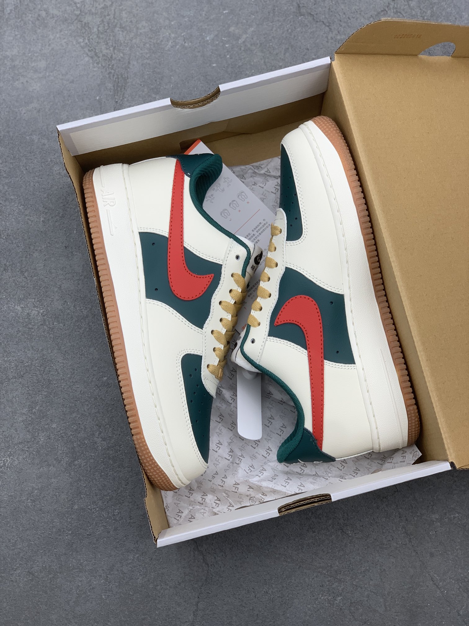 Nike Air Force 1 Low Red Green Casual Sneakers FD9063-163 10 i1667328911 1222 8