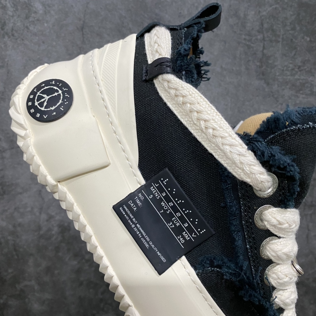 图片[7]-渠道顶级 xVESSEEL 吴建豪 G.O.P 2.0 经典低帮帆布面包鞋出货 原版四个月开模 原厂纯正纯手工贴合硫化多重围条工艺 内里鞋跟鞋垫全真皮打造 正确鞋头紫外线可渐变 纯度银别针银扣市面唯一 鞋舌笑脸Logo刺绣工艺 市面还原度最高 注压PU缓震鞋垫 制旧复古效果 鞋头阳光下字体Say you love me 变色字体 鞋内可搭6副鞋带 原版正品打版 一套价格60元（支持选配） 全套包装配件（有原版可对比） 尺码：35-45-选品中心