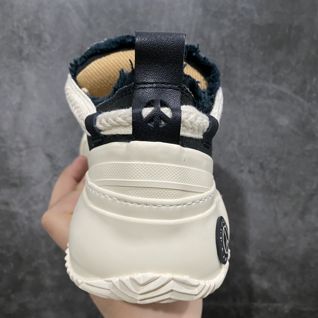 图片[4]-渠道顶级 xVESSEEL 吴建豪 G.O.P 2.0 经典低帮帆布面包鞋出货 原版四个月开模 原厂纯正纯手工贴合硫化多重围条工艺 内里鞋跟鞋垫全真皮打造 正确鞋头紫外线可渐变 纯度银别针银扣市面唯一 鞋舌笑脸Logo刺绣工艺 市面还原度最高 注压PU缓震鞋垫 制旧复古效果 鞋头阳光下字体Say you love me 变色字体 鞋内可搭6副鞋带 原版正品打版 一套价格60元（支持选配） 全套包装配件（有原版可对比） 尺码：35-45-选品中心