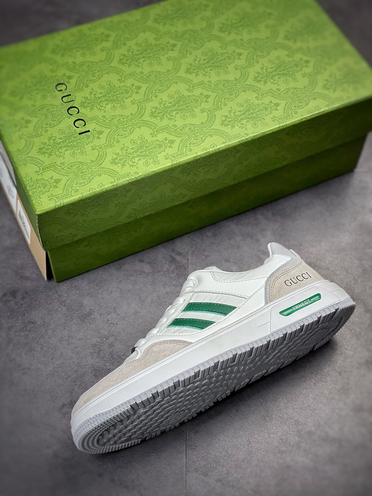 Overseas version of Gucci sports and leisure trend sneakers series