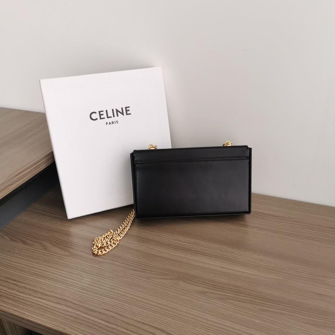 CELINE2022冬季链条BOX小硬箱重复经典复古链条真的是点睛之笔!看多了休闲单品设计感反而显得格外