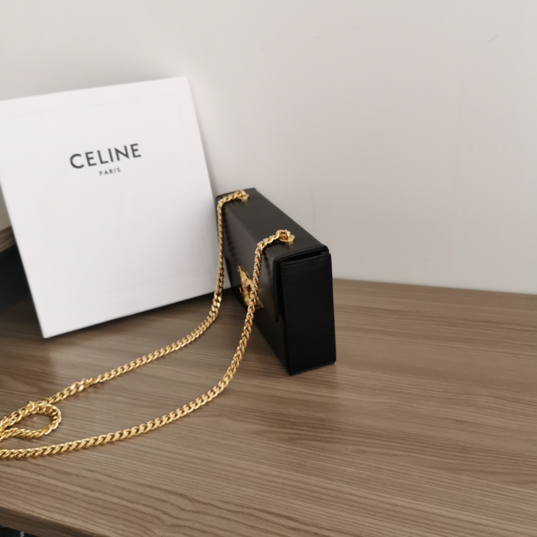 CELINE2022冬季链条BOX小硬箱重复经典复古链条真的是点睛之笔!看多了休闲单品设计感反而显得格外