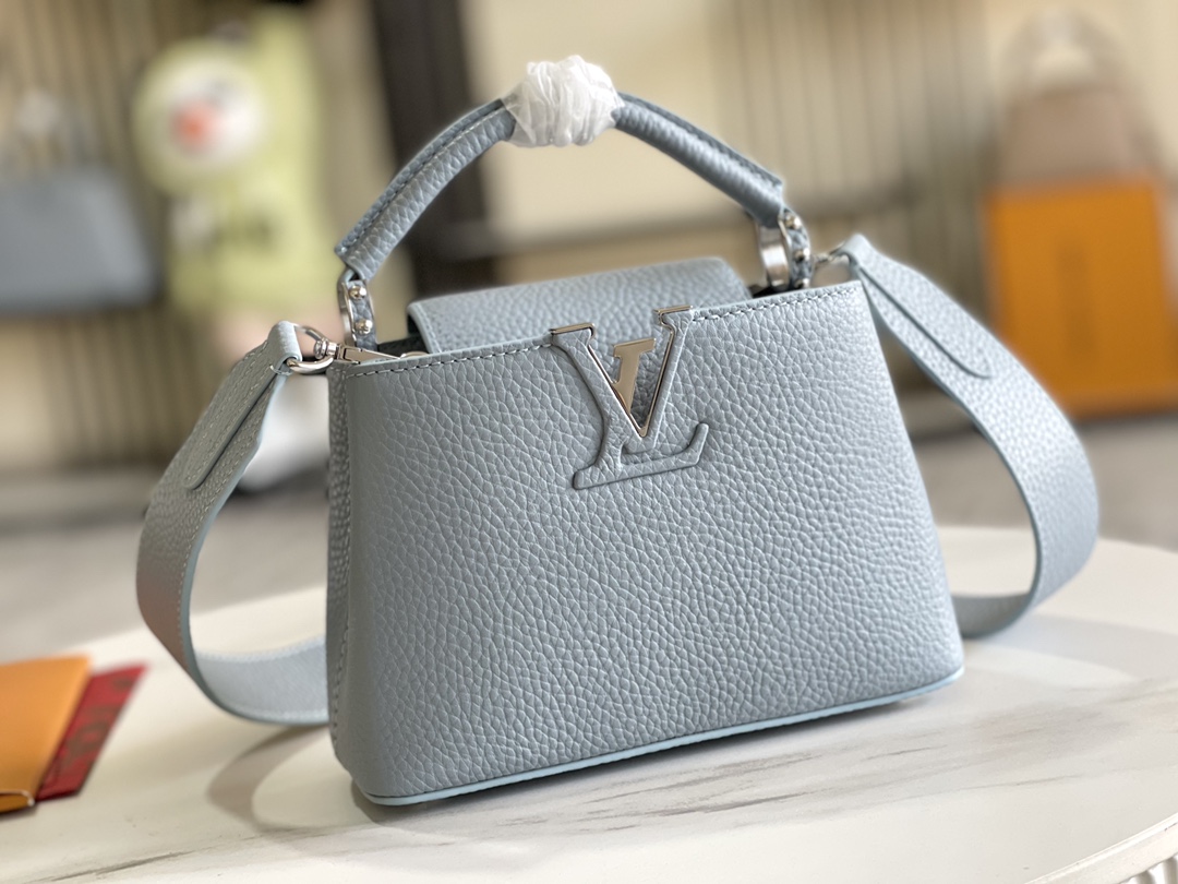 This Capucines Mini handbag reveals the subtle sheen of refined - Bag 2