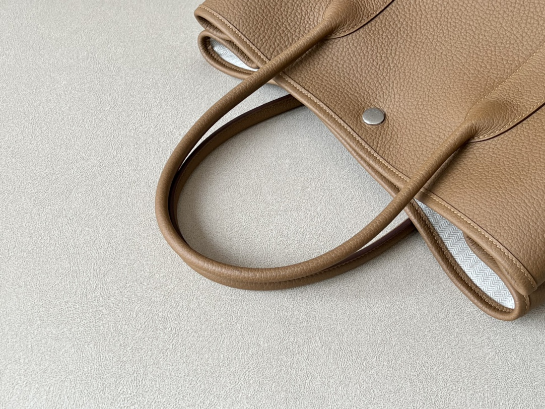 Hermès Garden Party 36 Tote Bag in Negonda Leather - Taupe 6 i1667376108 1981 5