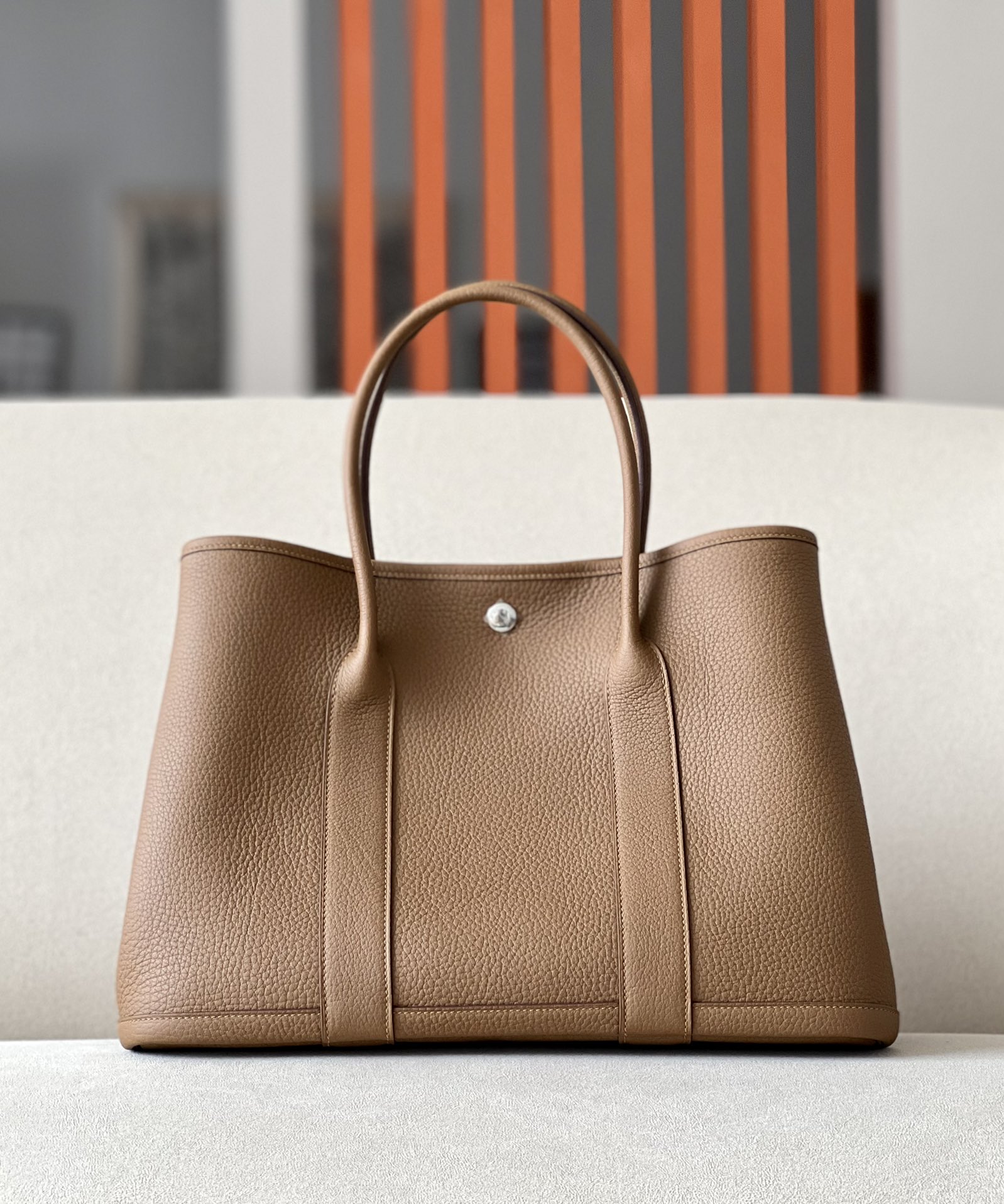 Hermès Garden Party 36 Tote Bag in Negonda Leather - Taupe 1 i1667376108 750 0
