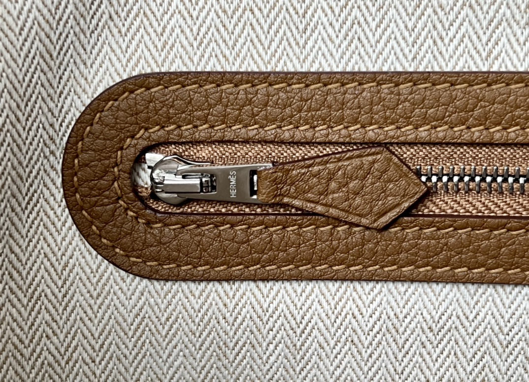 Hermès Garden Party 36 Tote Bag in Negonda Leather - Taupe 3 i1667376108 7534 2