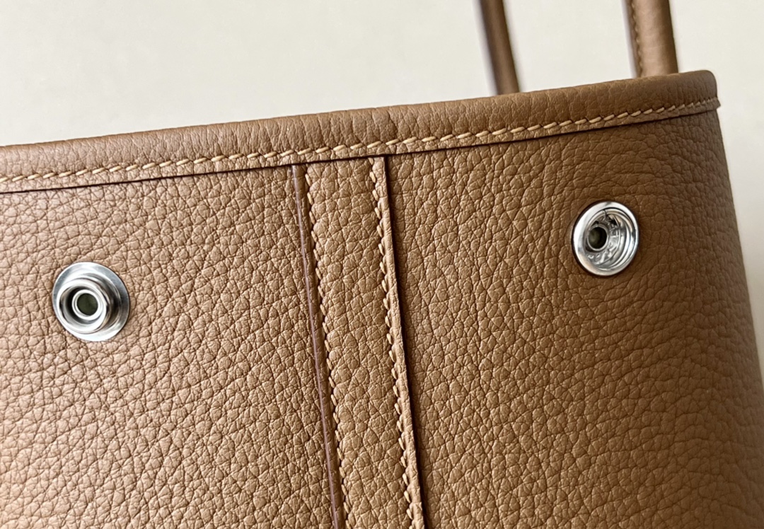 Hermès Garden Party 36 Tote Bag in Negonda Leather - Taupe 2 i1667376108 9058 1