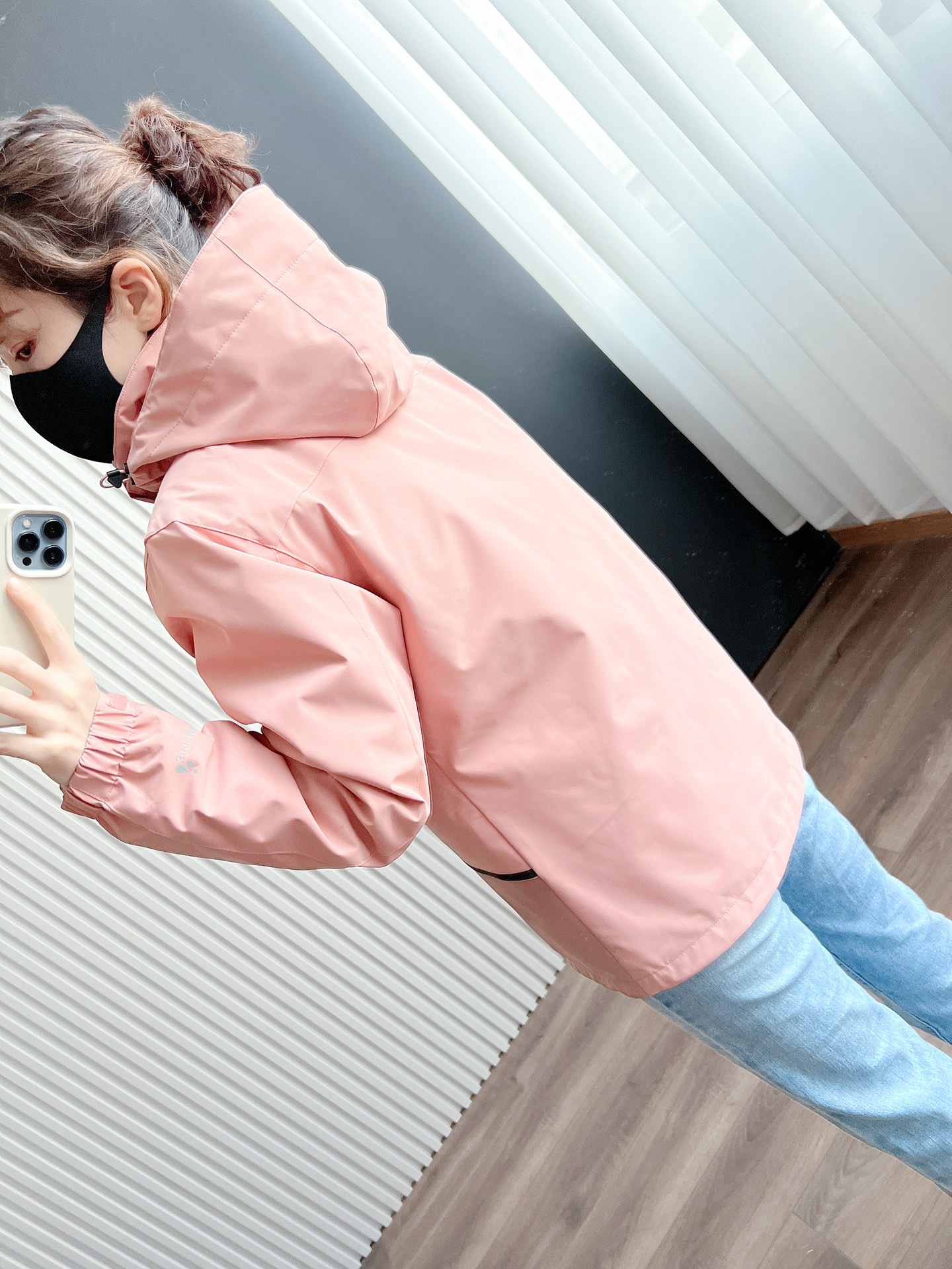 Designed for three-season versatility, this jacket features a windproof - Comprehensive 3