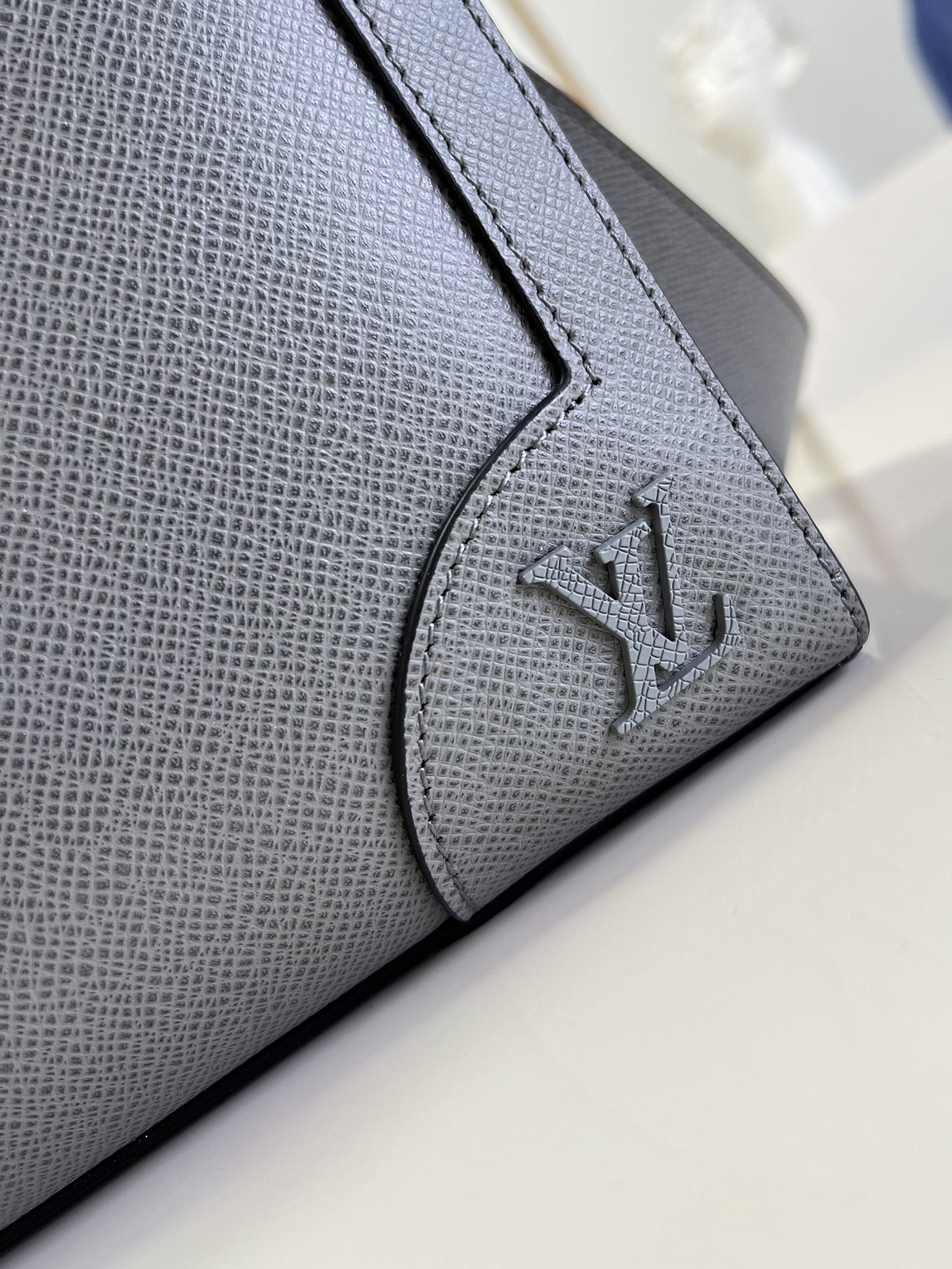 Louis Vuitton Haute Couture Classic Luxury Handbag Shoulder Crossbody 3