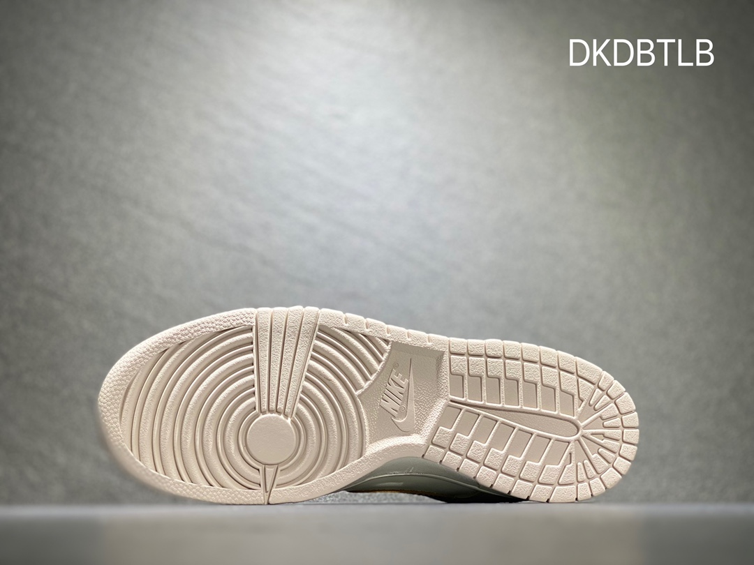 220 Nike SB dunk Low 低帮休闲运动滑板板鞋  DX5930-001