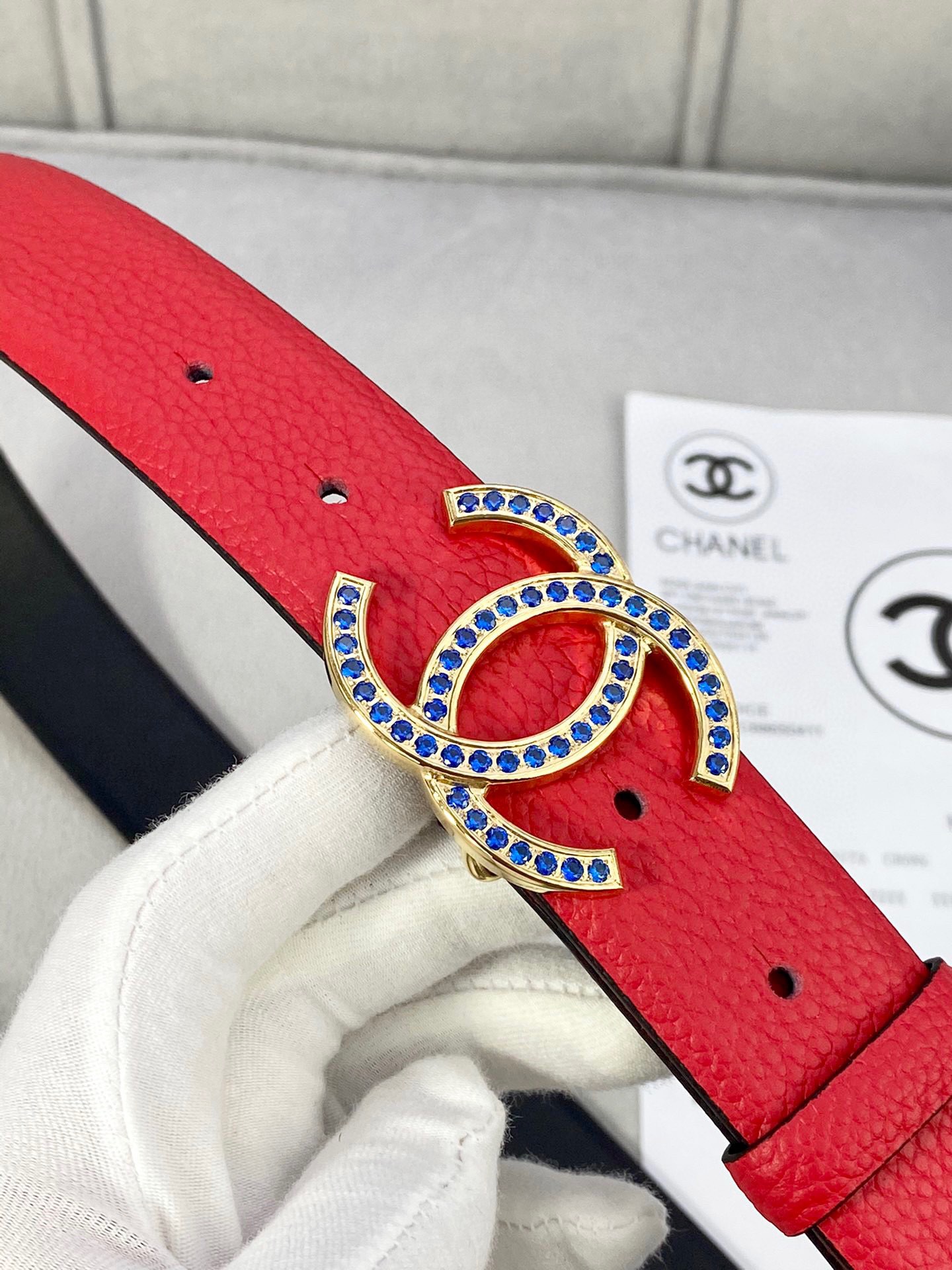 Chanel 荔枝纹平纹皮ベルト 金銀色镶钻鋼扣