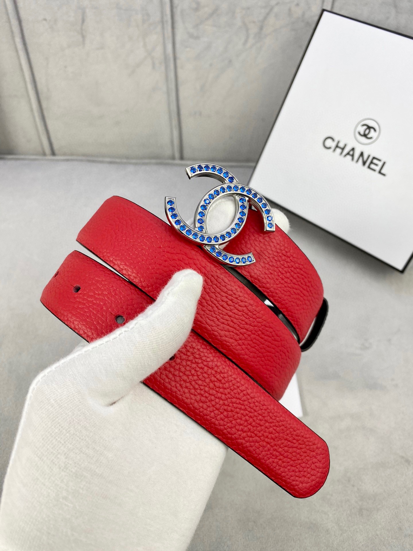 Chanel 荔枝纹平纹皮ベルト 金銀色镶钻鋼扣