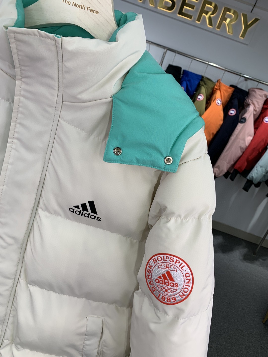 阿迪达斯 Adidas 中长款羽绒棉外套高品质