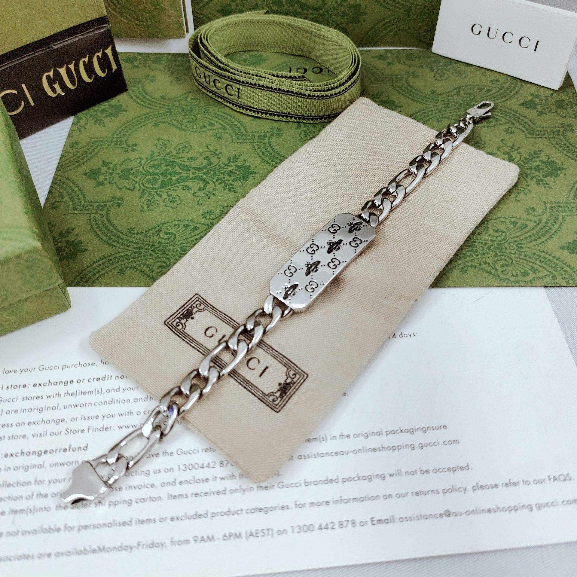NO:108867,Gucci bee and GG pattern logo, two classic engraved elements, this bracelet personalized design details Size: 18.20.22, jewelry fine products, gucci, bracelet19860909Gucci蜜蜂和GG图案标志 俩大经典刻花元素这款手链个性设计细节 尺寸:18.20.22,饰品精品,gucci,bracelet,Jewelry