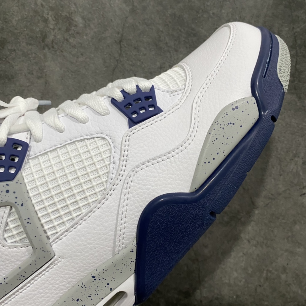 图片[6]-神版 Air Jordan AJ4 Retro 午夜蓝 DH6927-140 毫无疑问市场中端王者 耗时半年开发巨作 全套原纸板楦头开发 确保原汁原味 完美呈现四代版型 一比一鞋头弧度高度鞋身弧度 有一说一不吹不捧 实打实文案品质‼️ 此版本只针对中端市场 皮料材质有所更替 其他数据细节工艺流程均保持一致 绝不口嗨 细节品控鞋型随意秒杀市面3XX 4XX 原厂TPU网格鞋带扣 正确内里网布 菱角分明不变形无多余毛边 柔软性质感一致于原鞋 市场唯一原厂鞋扣模具 背面可见隐藏注塑口 原厂织唛标 原厂飞人电绣工艺 尾指中部跳三针 独家绑鞋带手法 印刷中底布 四线拉帮 米色美纹纸贴合固定 进口港宝加持 后跟自然饱满 全鞋荧光划线卡点 追求极致完美 每一双都是工艺品 多重QC质检 超越公司货的品控标准 实实在在的免检产品 尺码：40 40.5 41 42 42.5 43 44 44.5 45 46 47.5 48.5-选品中心