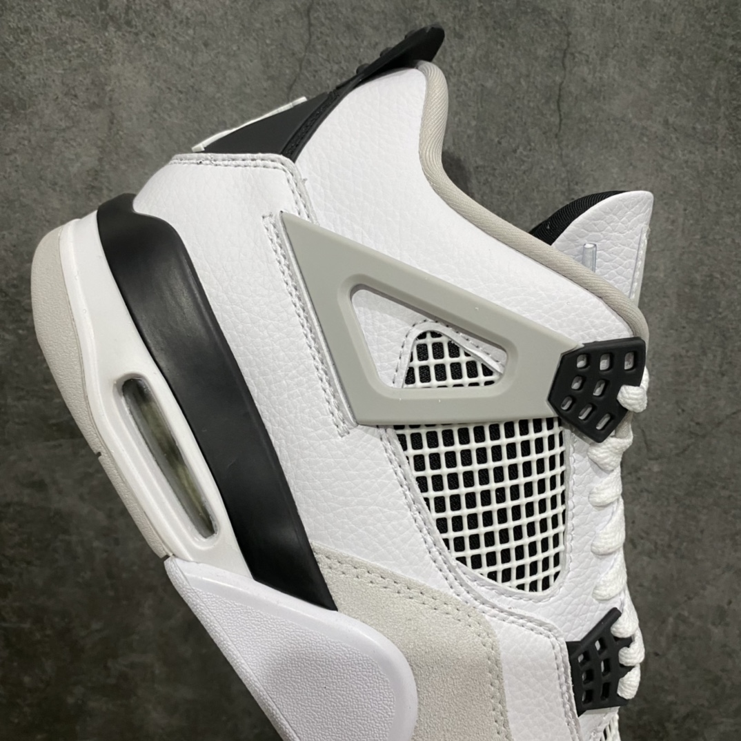 图片[7]-神版 Air Jordan AJ4 Retro 小白水泥 DH6927-111 毫无疑问市场中端王者 耗时半年开发巨作 全套原纸板楦头开发 确保原汁原味 完美呈现四代版型 一比一鞋头弧度高度鞋身弧度 有一说一不吹不捧 实打实文案品质‼️ 此版本只针对中端市场 皮料材质有所更替 其他数据细节工艺流程均保持一致 绝不口嗨 细节品控鞋型随意秒杀市面3XX 4XX 原厂TPU网格鞋带扣 正确内里网布 菱角分明不变形无多余毛边 柔软性质感一致于原鞋 市场唯一原厂鞋扣模具 背面可见隐藏注塑口 原厂织唛标 原厂飞人电绣工艺 尾指中部跳三针 独家绑鞋带手法 印刷中底布 四线拉帮 米色美纹纸贴合固定 进口港宝加持 后跟自然饱满 全鞋荧光划线卡点 追求极致完美 每一双都是工艺品 多重QC质检 超越公司货的品控标准 实实在在的免检产品 尺码：40 40.5 41 42 42.5 43 44 44.5 45 46 47.5 48.5-选品中心
