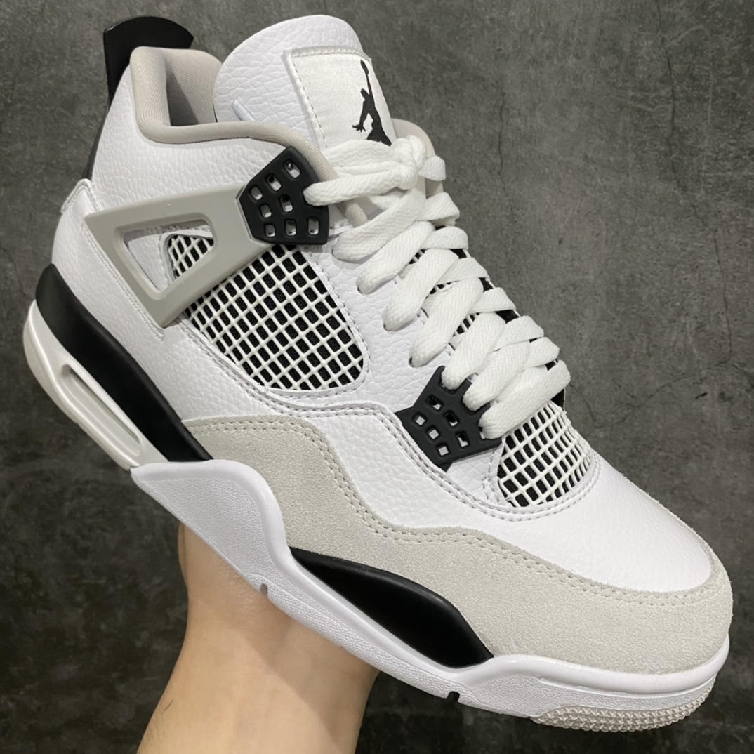 图片[3]-神版 Air Jordan AJ4 Retro 小白水泥 DH6927-111 毫无疑问市场中端王者 耗时半年开发巨作 全套原纸板楦头开发 确保原汁原味 完美呈现四代版型 一比一鞋头弧度高度鞋身弧度 有一说一不吹不捧 实打实文案品质‼️ 此版本只针对中端市场 皮料材质有所更替 其他数据细节工艺流程均保持一致 绝不口嗨 细节品控鞋型随意秒杀市面3XX 4XX 原厂TPU网格鞋带扣 正确内里网布 菱角分明不变形无多余毛边 柔软性质感一致于原鞋 市场唯一原厂鞋扣模具 背面可见隐藏注塑口 原厂织唛标 原厂飞人电绣工艺 尾指中部跳三针 独家绑鞋带手法 印刷中底布 四线拉帮 米色美纹纸贴合固定 进口港宝加持 后跟自然饱满 全鞋荧光划线卡点 追求极致完美 每一双都是工艺品 多重QC质检 超越公司货的品控标准 实实在在的免检产品 尺码：40 40.5 41 42 42.5 43 44 44.5 45 46 47.5 48.5-选品中心