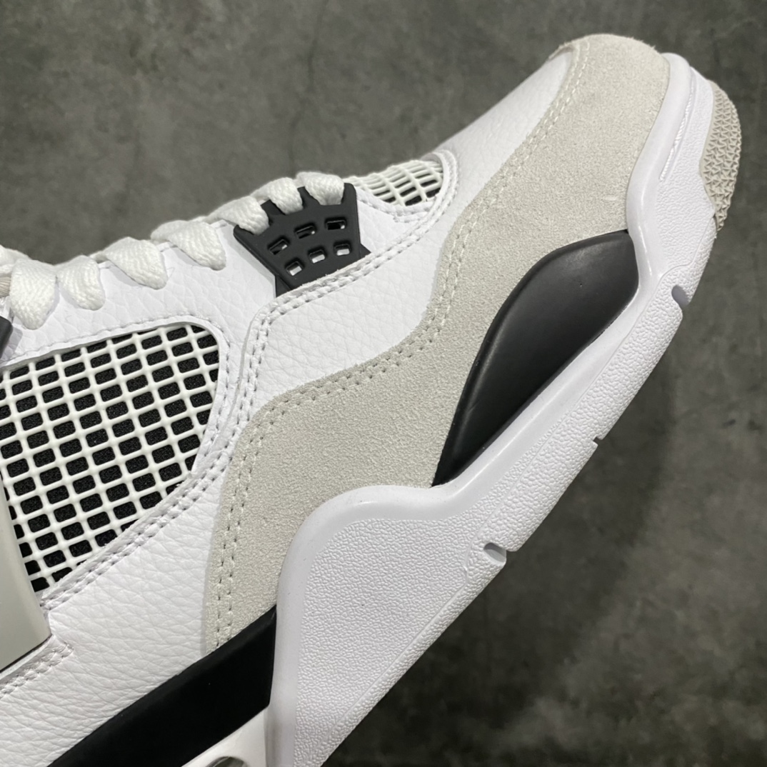 图片[6]-神版 Air Jordan AJ4 Retro 小白水泥 DH6927-111 毫无疑问市场中端王者 耗时半年开发巨作 全套原纸板楦头开发 确保原汁原味 完美呈现四代版型 一比一鞋头弧度高度鞋身弧度 有一说一不吹不捧 实打实文案品质‼️ 此版本只针对中端市场 皮料材质有所更替 其他数据细节工艺流程均保持一致 绝不口嗨 细节品控鞋型随意秒杀市面3XX 4XX 原厂TPU网格鞋带扣 正确内里网布 菱角分明不变形无多余毛边 柔软性质感一致于原鞋 市场唯一原厂鞋扣模具 背面可见隐藏注塑口 原厂织唛标 原厂飞人电绣工艺 尾指中部跳三针 独家绑鞋带手法 印刷中底布 四线拉帮 米色美纹纸贴合固定 进口港宝加持 后跟自然饱满 全鞋荧光划线卡点 追求极致完美 每一双都是工艺品 多重QC质检 超越公司货的品控标准 实实在在的免检产品 尺码：40 40.5 41 42 42.5 43 44 44.5 45 46 47.5 48.5-选品中心