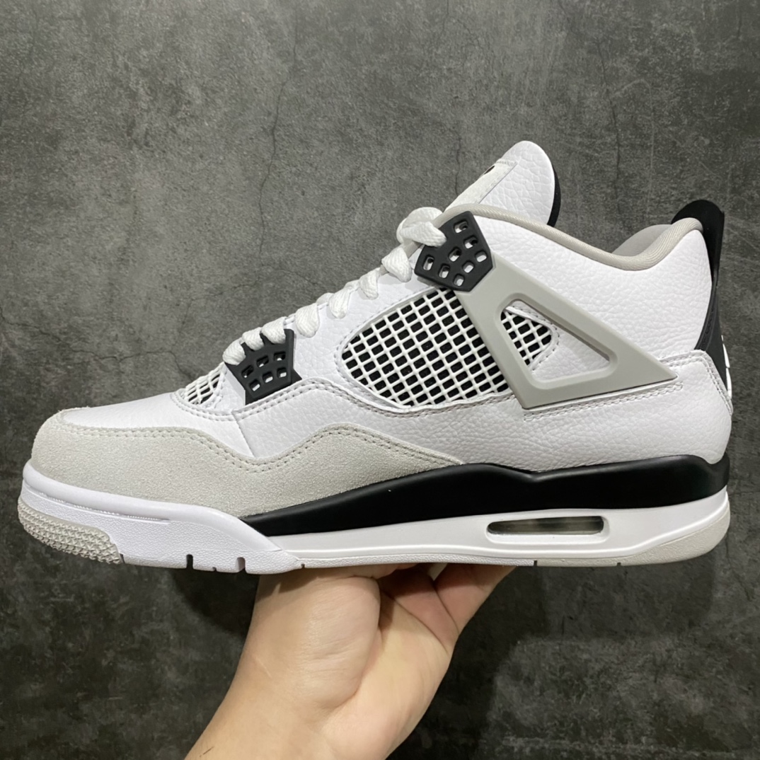 图片[2]-神版 Air Jordan AJ4 Retro 小白水泥 DH6927-111 毫无疑问市场中端王者 耗时半年开发巨作 全套原纸板楦头开发 确保原汁原味 完美呈现四代版型 一比一鞋头弧度高度鞋身弧度 有一说一不吹不捧 实打实文案品质‼️ 此版本只针对中端市场 皮料材质有所更替 其他数据细节工艺流程均保持一致 绝不口嗨 细节品控鞋型随意秒杀市面3XX 4XX 原厂TPU网格鞋带扣 正确内里网布 菱角分明不变形无多余毛边 柔软性质感一致于原鞋 市场唯一原厂鞋扣模具 背面可见隐藏注塑口 原厂织唛标 原厂飞人电绣工艺 尾指中部跳三针 独家绑鞋带手法 印刷中底布 四线拉帮 米色美纹纸贴合固定 进口港宝加持 后跟自然饱满 全鞋荧光划线卡点 追求极致完美 每一双都是工艺品 多重QC质检 超越公司货的品控标准 实实在在的免检产品 尺码：40 40.5 41 42 42.5 43 44 44.5 45 46 47.5 48.5-选品中心