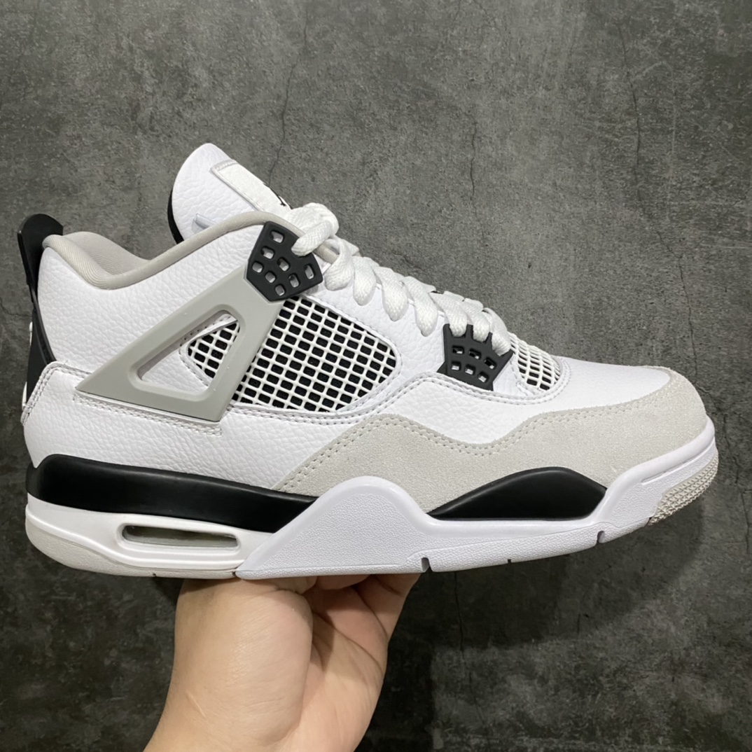 神版 Air Jordan AJ4 Retro 小白水泥 DH6927-111 毫无疑问市场中端王者 耗时半年开发巨作 全套原纸板楦头开发 确保原汁原味 完美呈现四代版型 一比一鞋头弧度高度鞋身弧度 有一说一不吹不捧 实打实文案品质‼️ 此版本只针对中端市场 皮料材质有所更替 其他数据细节工艺流程均保持一致 绝不口嗨 细节品控鞋型随意秒杀市面3XX 4XX 原厂TPU网格鞋带扣 正确内里网布 菱角分明不变形无多余毛边 柔软性质感一致于原鞋 市场唯一原厂鞋扣模具 背面可见隐藏注塑口 原厂织唛标 原厂飞人电绣工艺 尾指中部跳三针 独家绑鞋带手法 印刷中底布 四线拉帮 米色美纹纸贴合固定 进口港宝加持 后跟自然饱满 全鞋荧光划线卡点 追求极致完美 每一双都是工艺品 多重QC质检 超越公司货的品控标准 实实在在的免检产品 尺码:40 40.5 41 42 42.5 43 44 44.5 45 46 47.5 48.5-选品中心