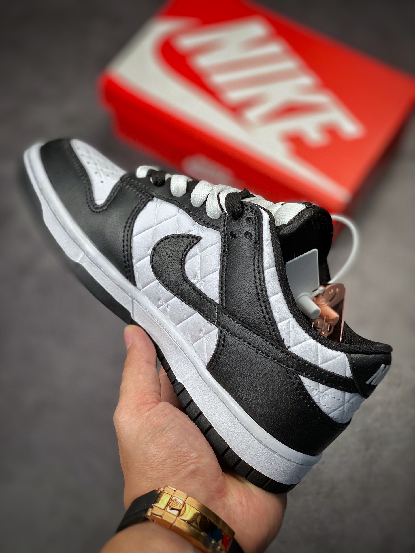 180 NIKE SB Dunk Low 黑白熊猫格子 DX3374-701