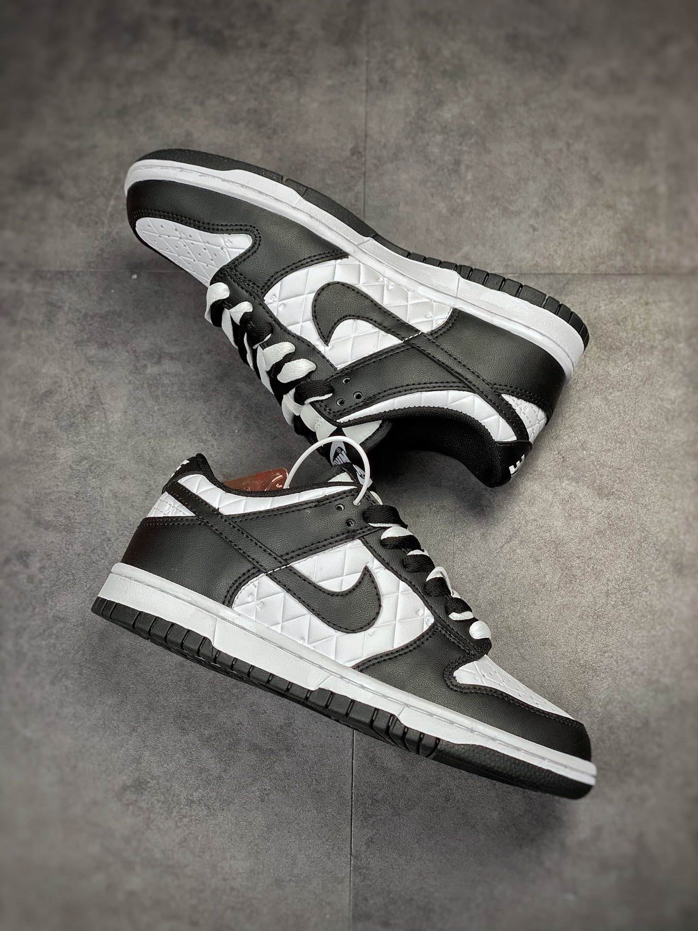 180 NIKE SB Dunk Low 黑白熊猫格子 DX3374-701